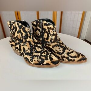 Gianni Bini Brycin Leopard Studded Booties - Sz 6 - LIKE NEW